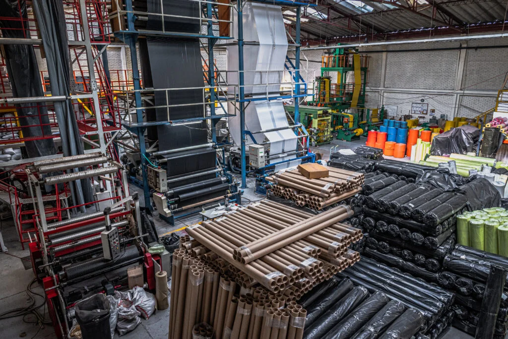 Fabrica de plasticos toma aerea