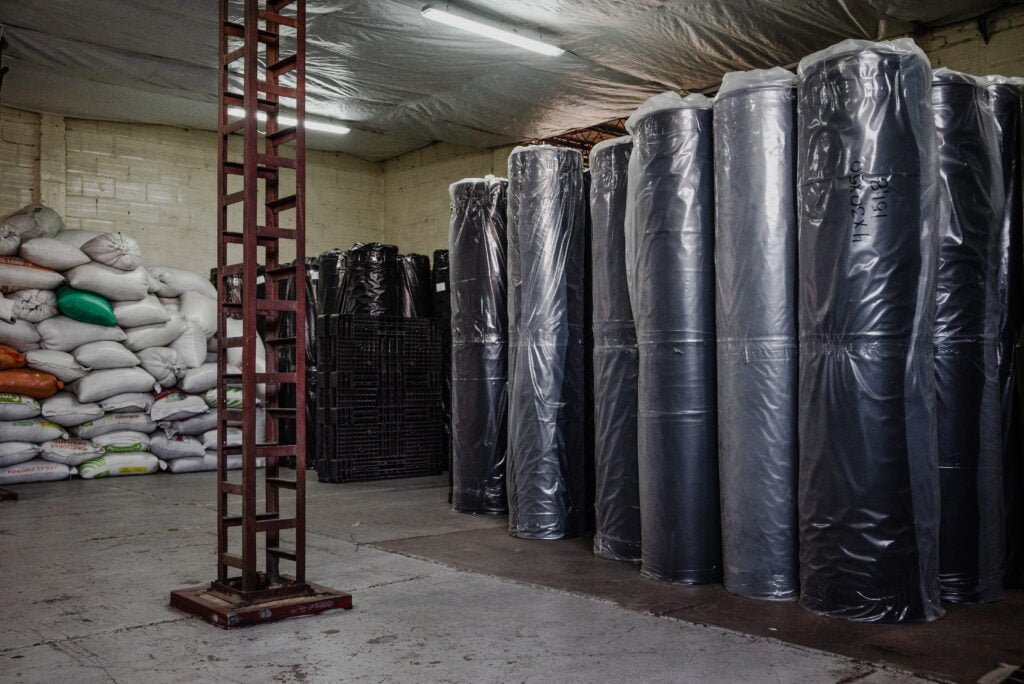 El poder de lo invisible: Descubre por qué los plásticos negros son esenciales en la industria