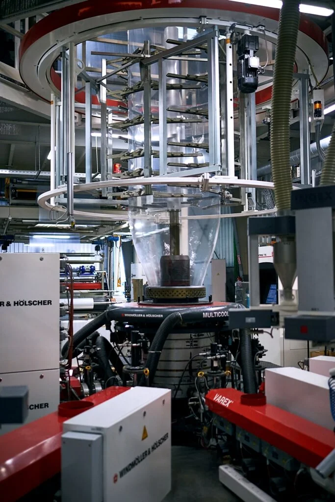 extrusora en fabrica de plastico